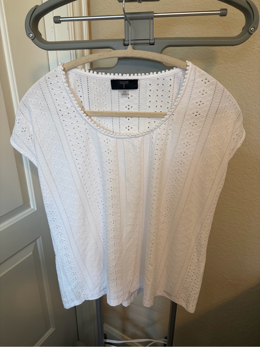 Tahari White Eyelet Scoop Neck Short Sleeve Top